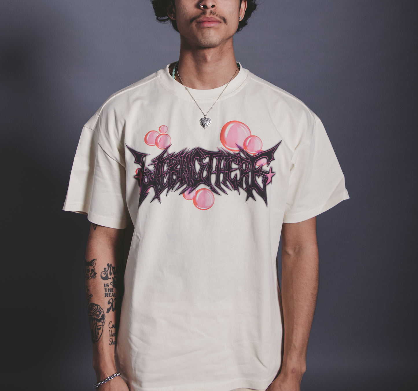 WRNH OFFWH!TE BUBBLEGUM T SHI!RT