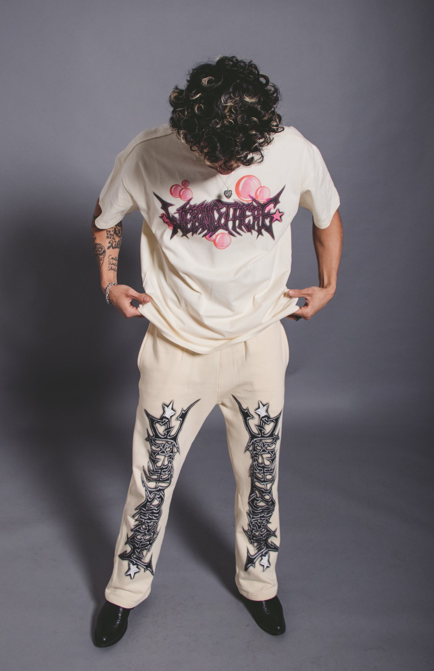 WRNH OFFWH!TE BUBBLEGUM T SHI!RT